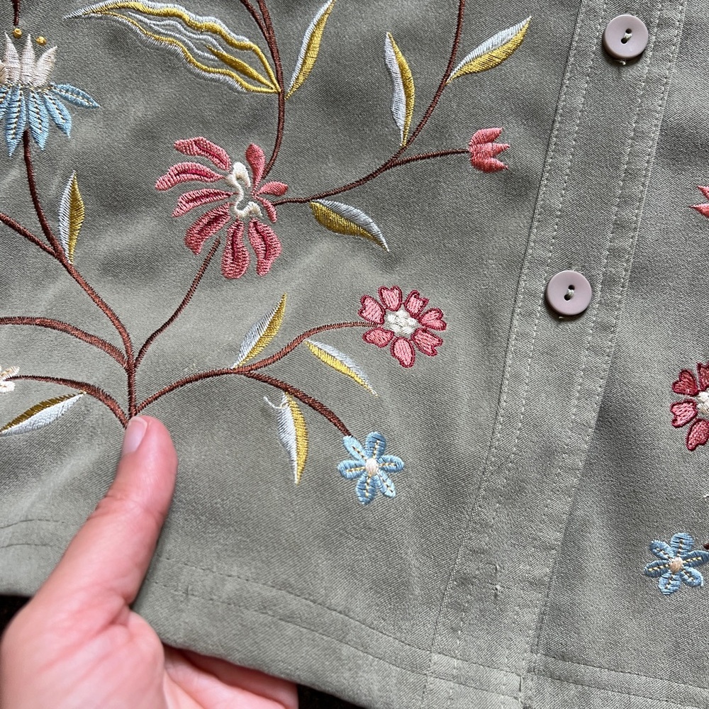 Susan Graver Embroidered Floral Faux Suede Button Up Shirt Jacket Green Size M - Picture 5 of 15